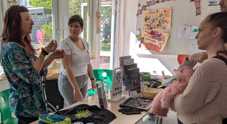 Beratungsgespräch beim Akustiker.