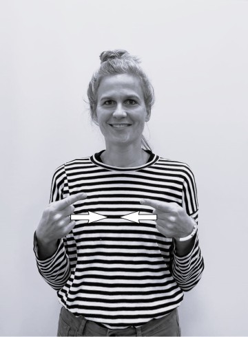 Porträtfoto und Namensgebärde Katrin Gegner